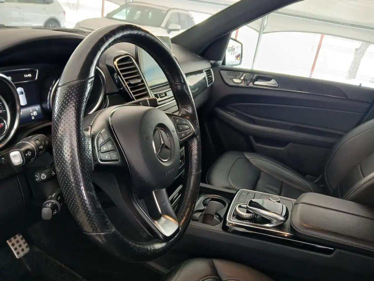 Mercedes-Benz GLE снимка Mercedes-Benz GLE