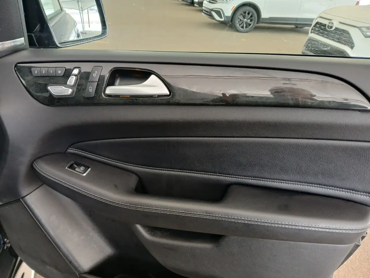 Mercedes-Benz GLE снимка Mercedes-Benz GLE