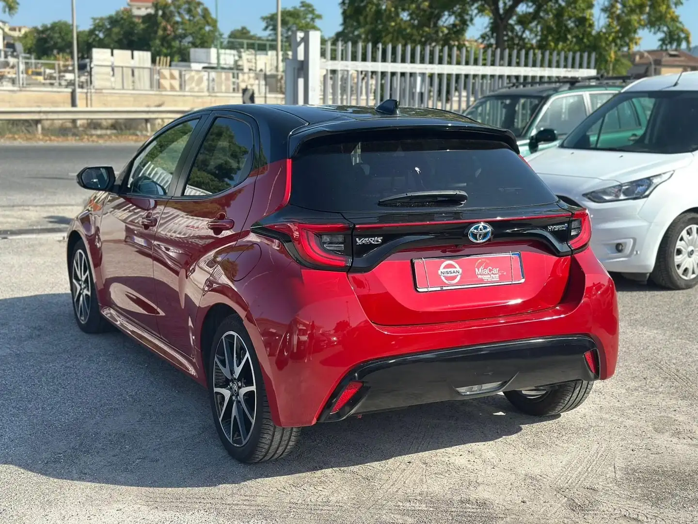 Toyota Yaris 1.5h Style Rouge - 2