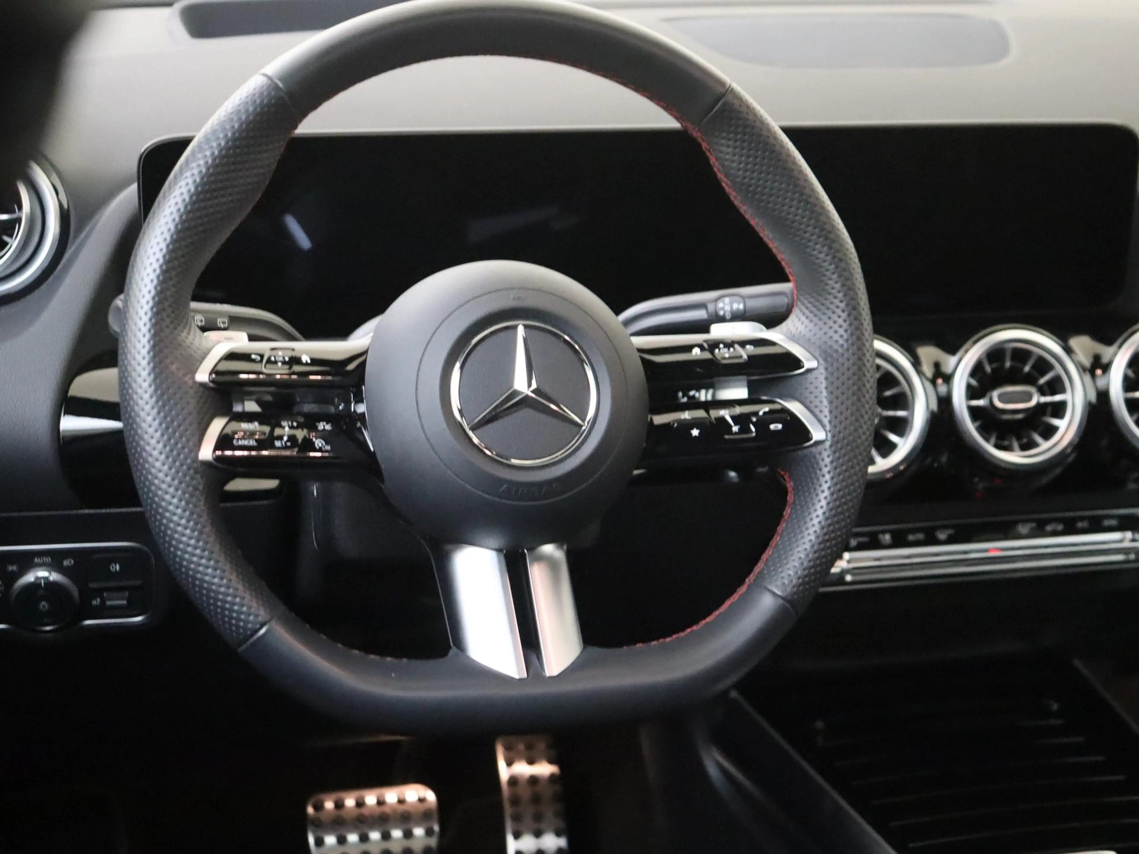 Mercedes-Benz GLA 180 AMG Line Premium Plus /Panoramadak /Memory /HUD /3 — photo 11