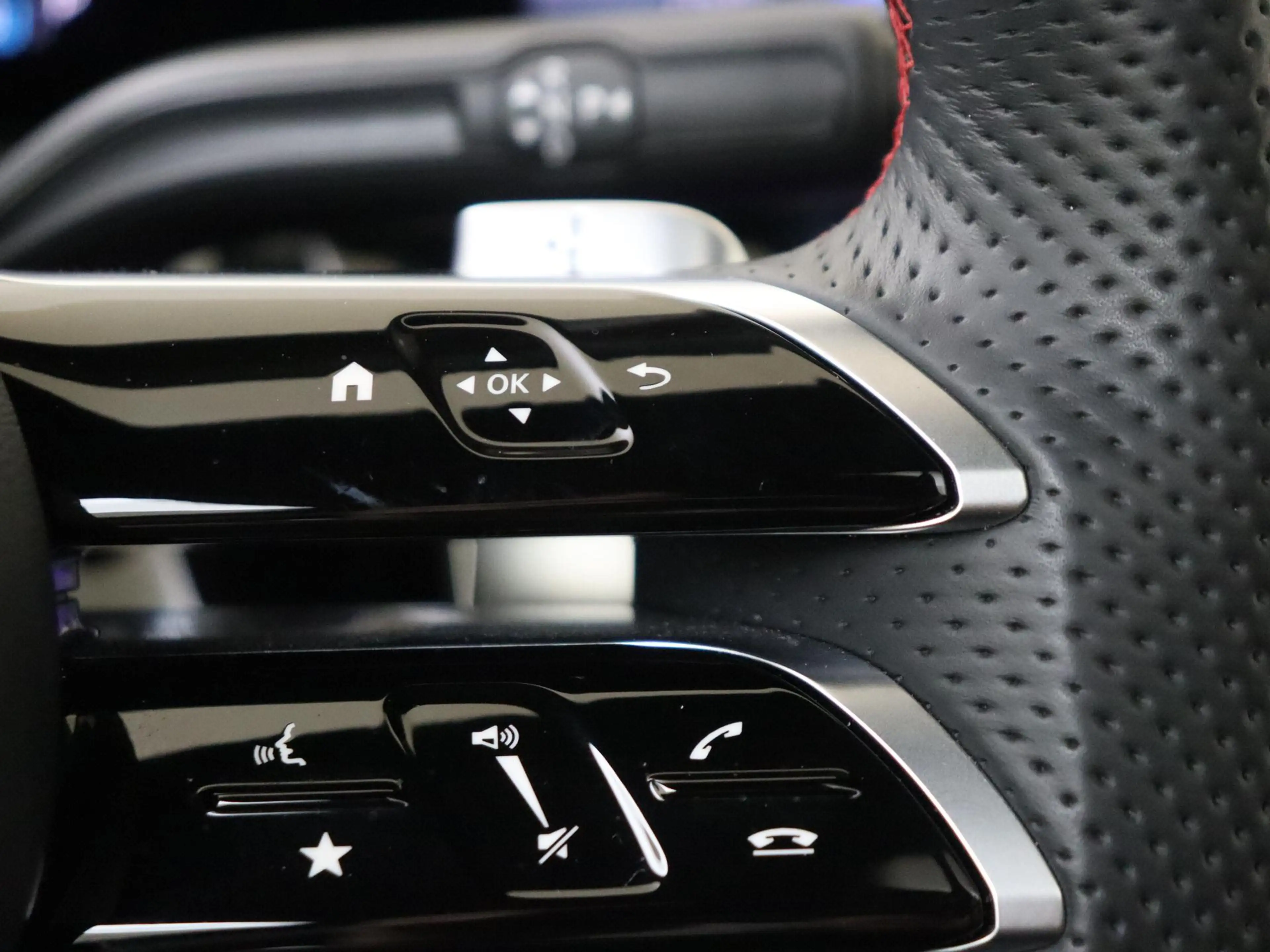 Mercedes-Benz GLA 180 AMG Line Premium Plus /Panoramadak /Memory /HUD /3 — photo 14