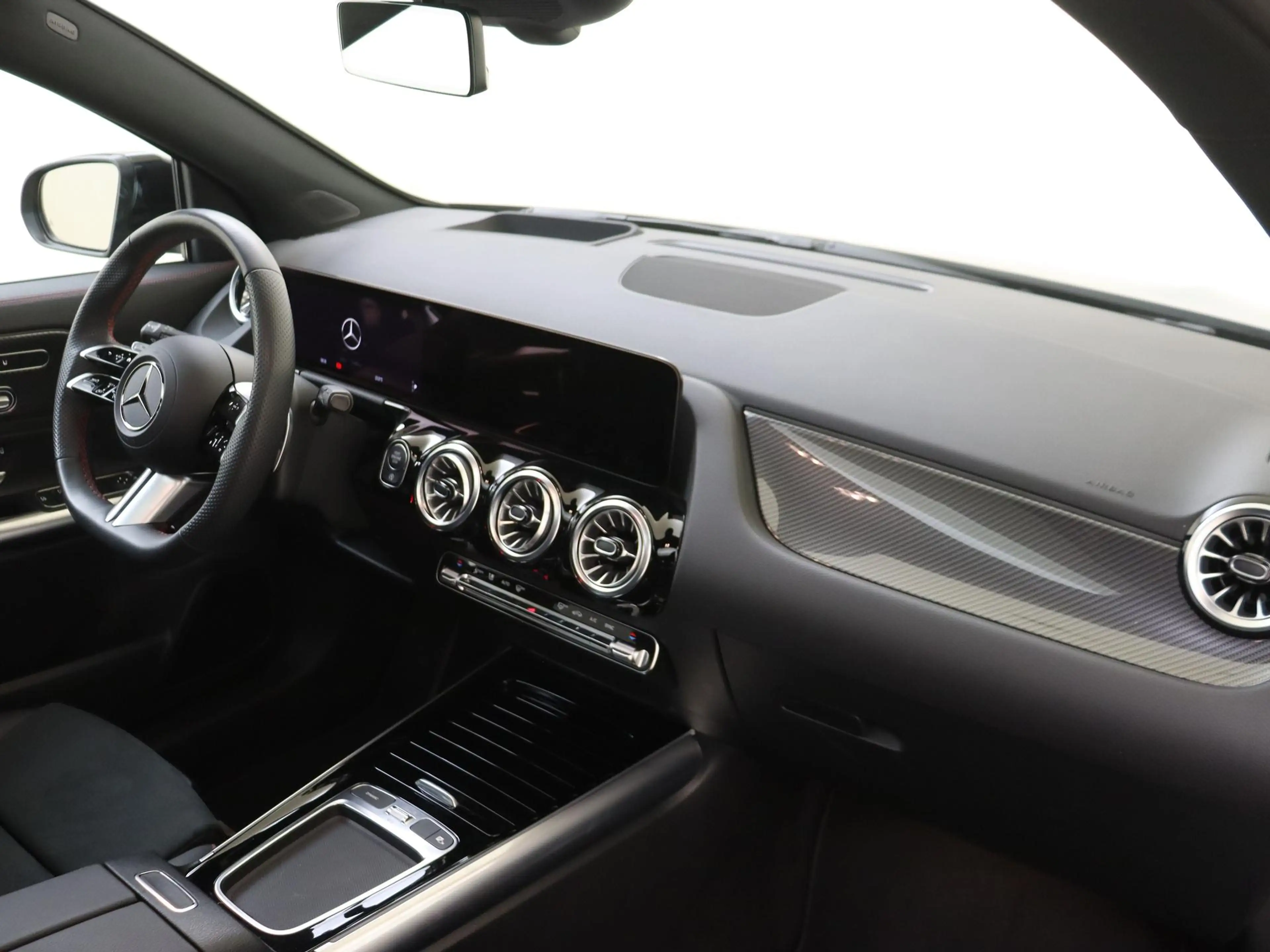 Mercedes-Benz GLA 180 AMG Line Premium Plus /Panoramadak /Memory /HUD /3 — photo 3