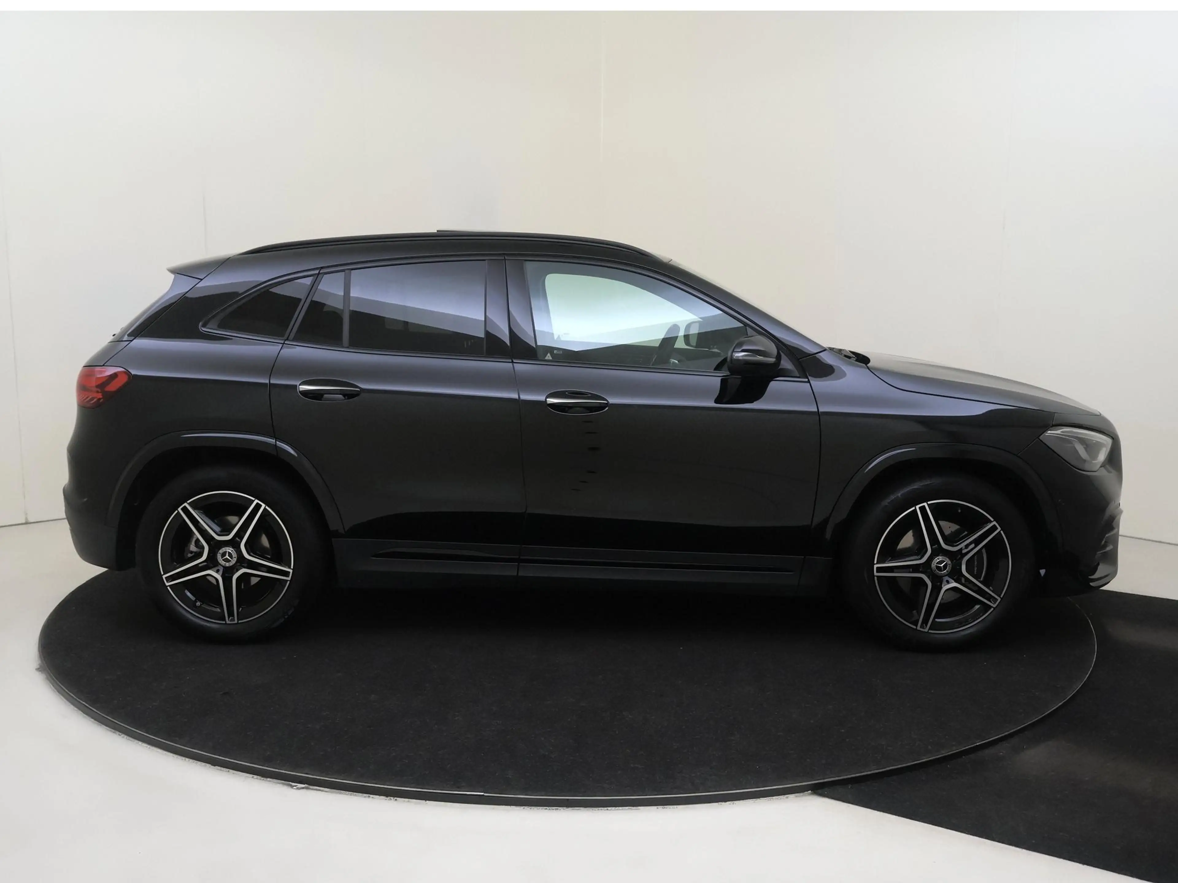 Mercedes-Benz GLA 180 AMG Line Premium Plus /Panoramadak /Memory /HUD /3 — photo 10