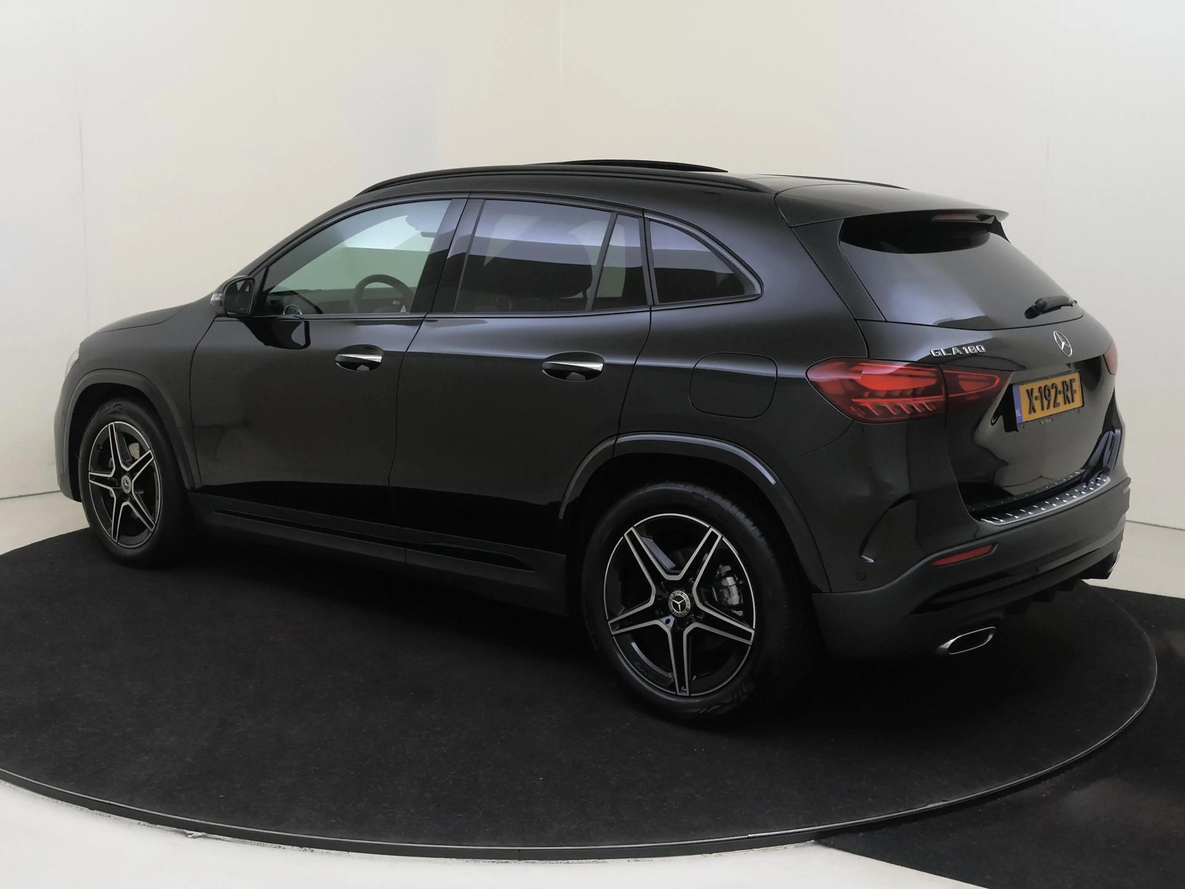 Mercedes-Benz GLA 180 AMG Line Premium Plus /Panoramadak /Memory /HUD /3 — photo 6