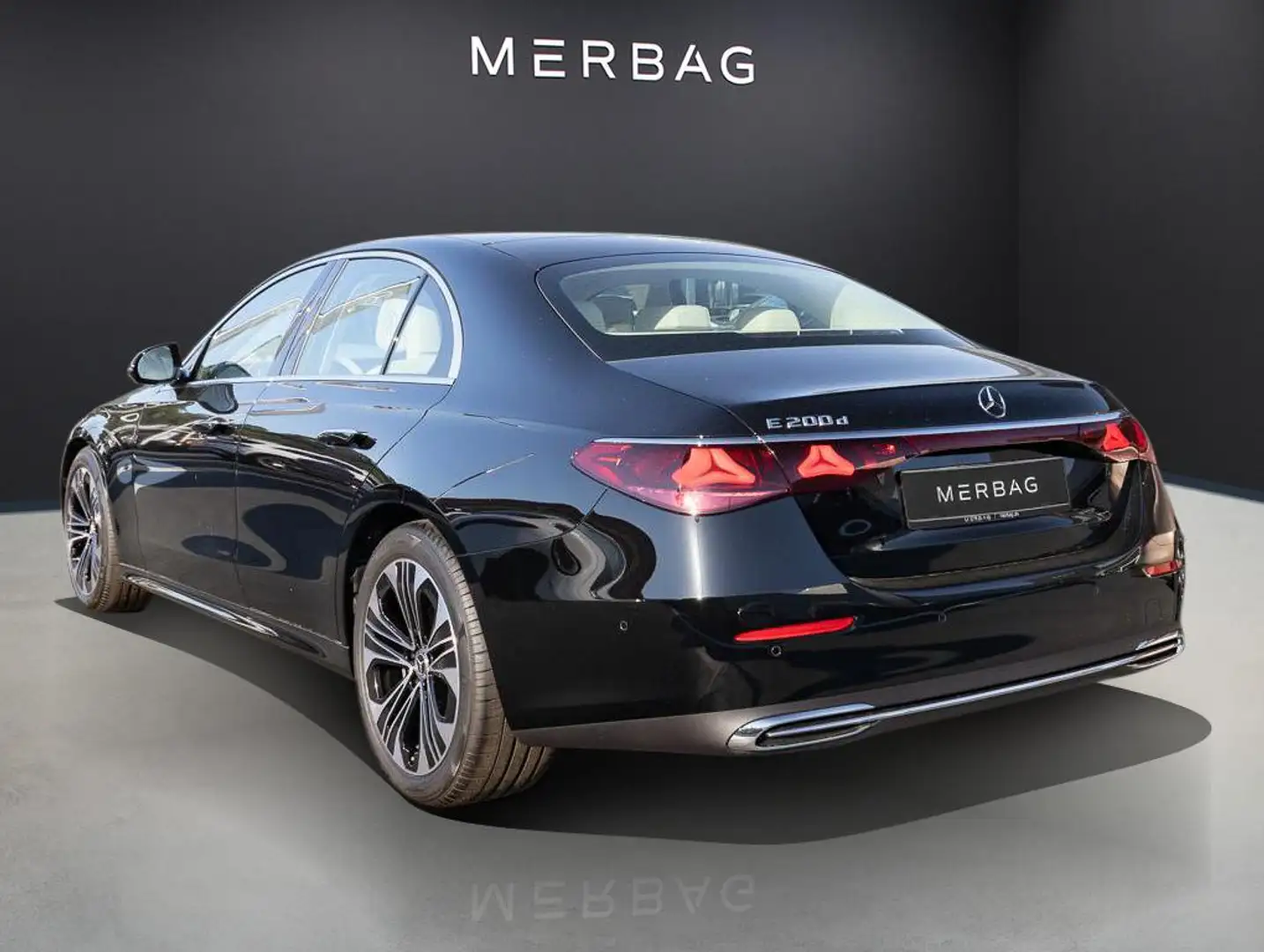 Mercedes-Benz E 200 d Limousine Pano ACC ParkAss. SpurH Navi Schwarz - 2