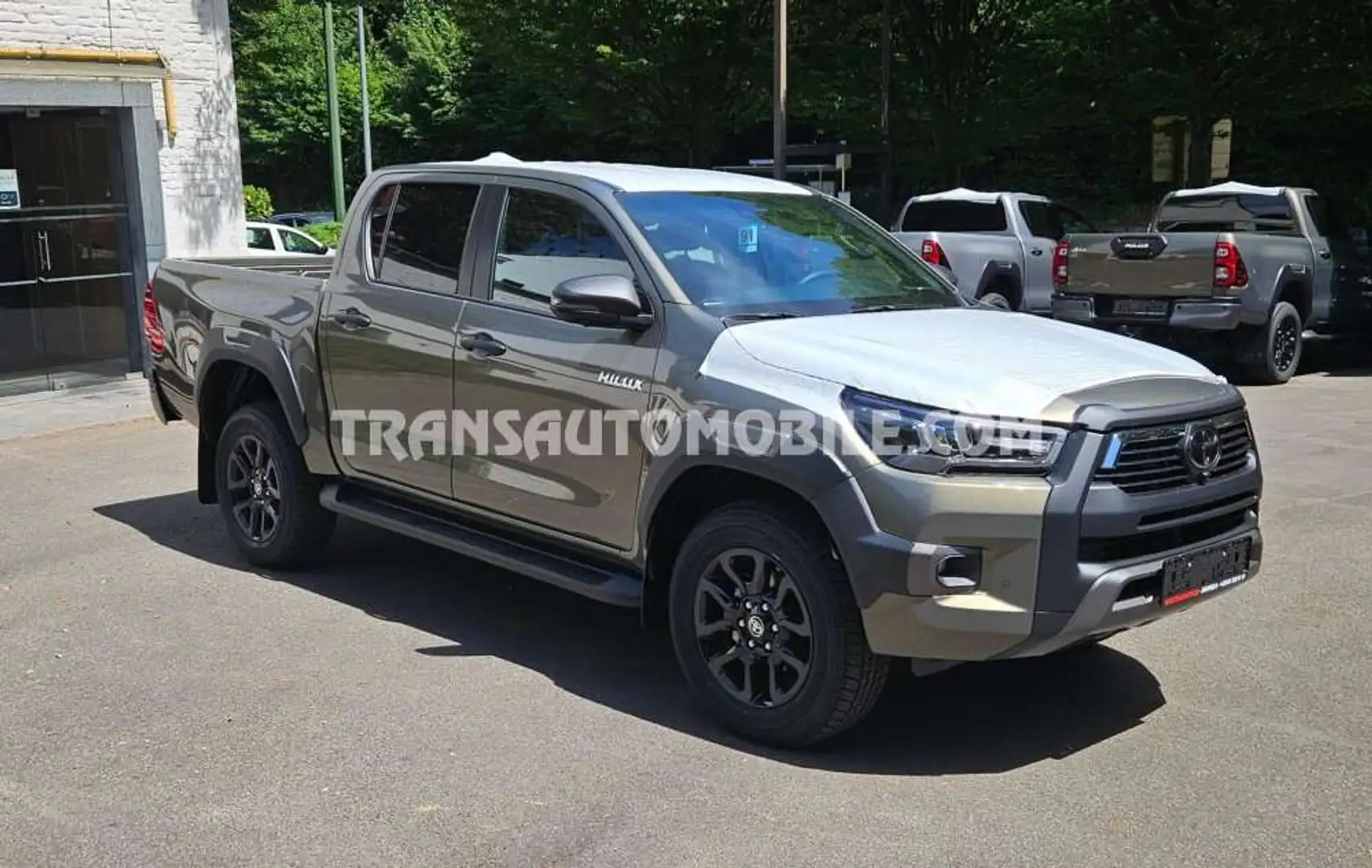 Toyota Hilux Pick-up double cabin INVINCIBLE Bronzo - 1