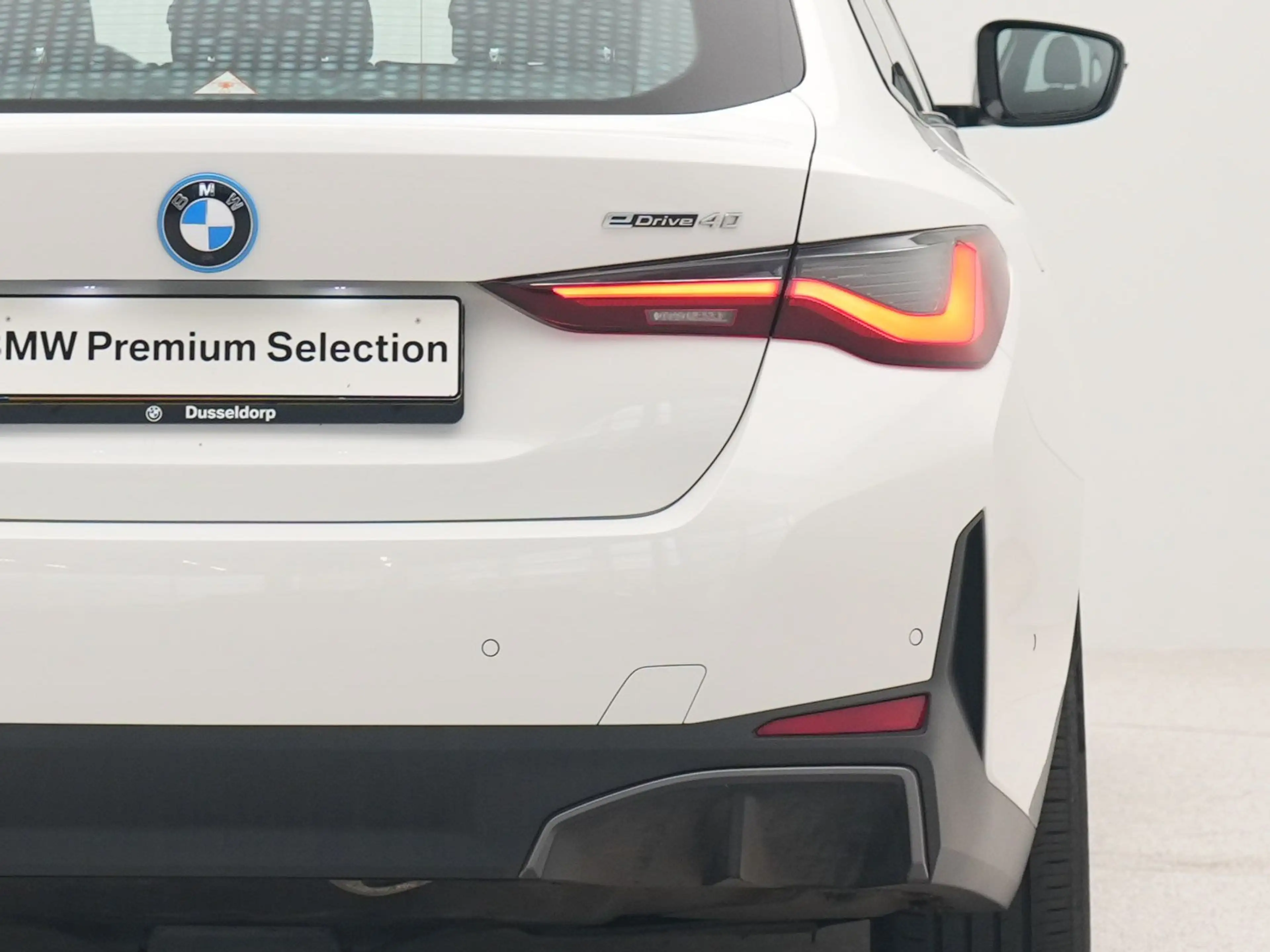 BMW i4 eDrive40 High Executive 84 kWh — photo 10