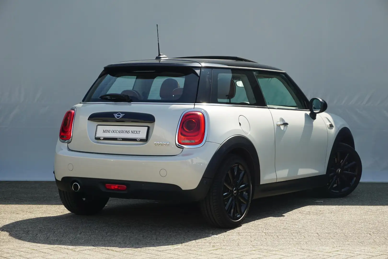 MINI Cooper 3-Deurs / 17'' LM Velgen / Schuif- kanteldak / Led Blanc - 2