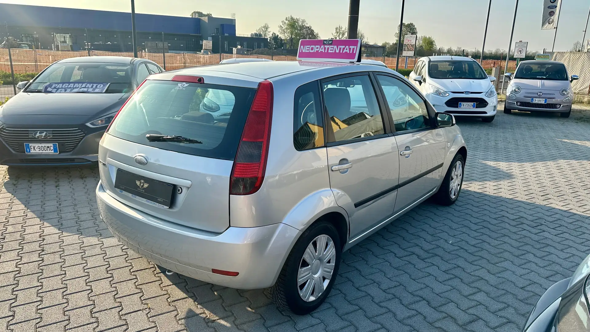 Ford Fiesta 1.2 16V 75CV 5p Ghia + Neopatentato Argento - 2