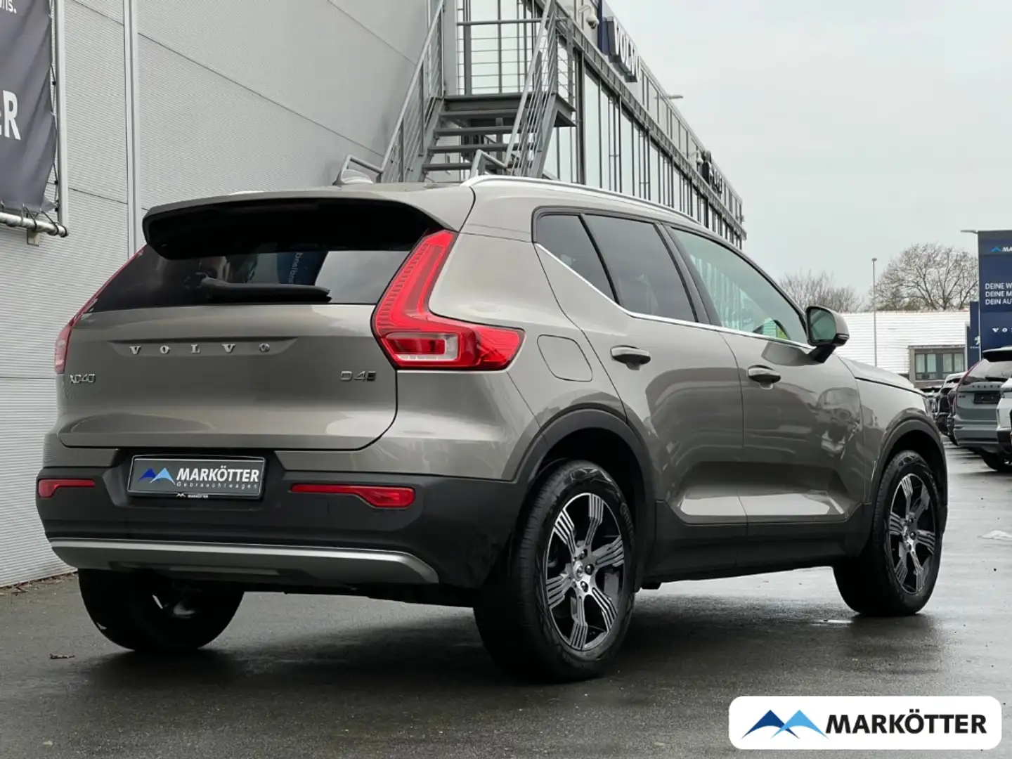 Volvo XC40 D4 AWD Inscription ACC/H&K/MEMORY/KAMERA Grau - 2