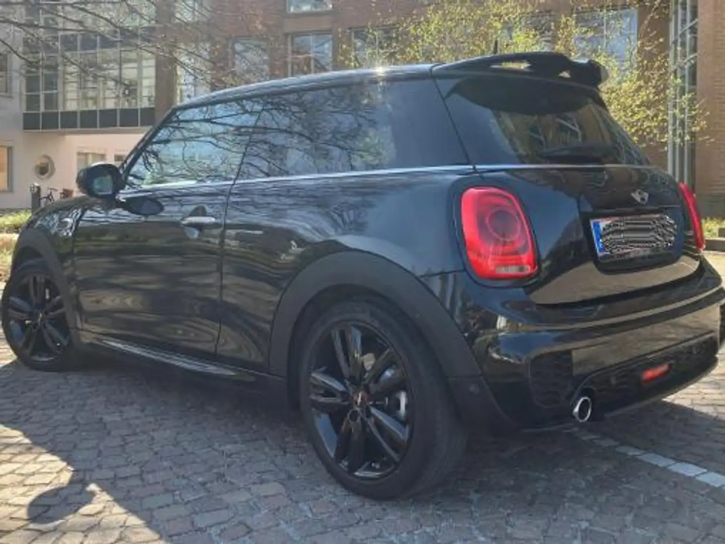 MINI Cooper MINI COOPER F56 – schwarzmet. Sehr wenig KM - perfekte Ausstatttung - COOPER S Sportsitze – Erstbesitz Schwarz - 1
