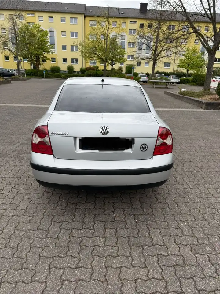 Volkswagen Passat 1.6, foto 1