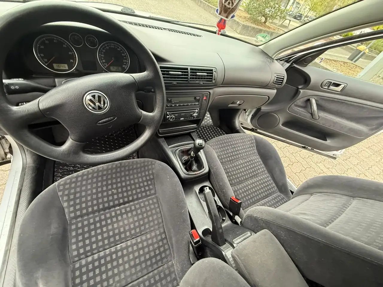 Volkswagen Passat 1.6, foto 2