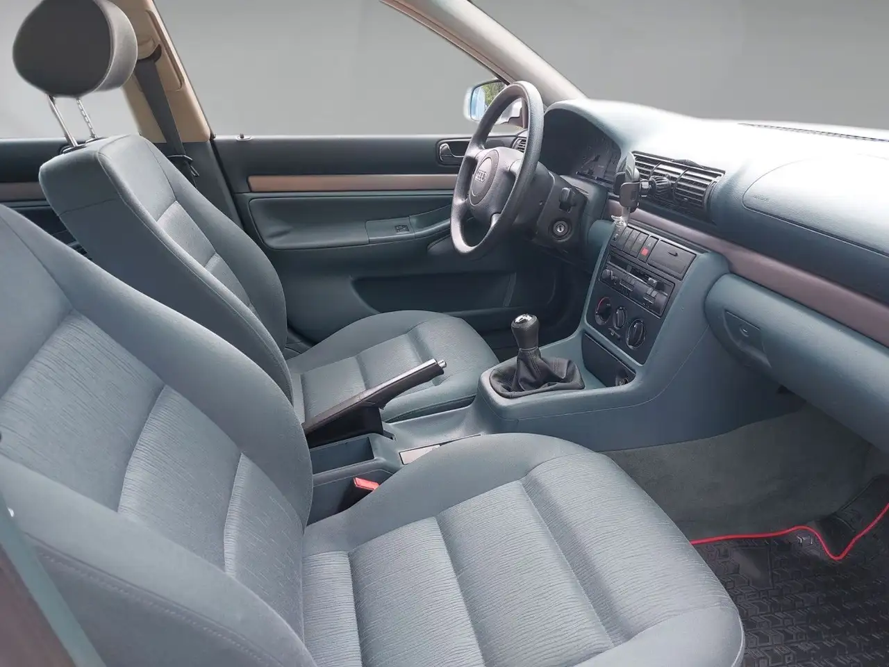 Audi A4 B5 1.8 NUR GEWERBE BATTERIE BREMSEN NEU, foto 4
