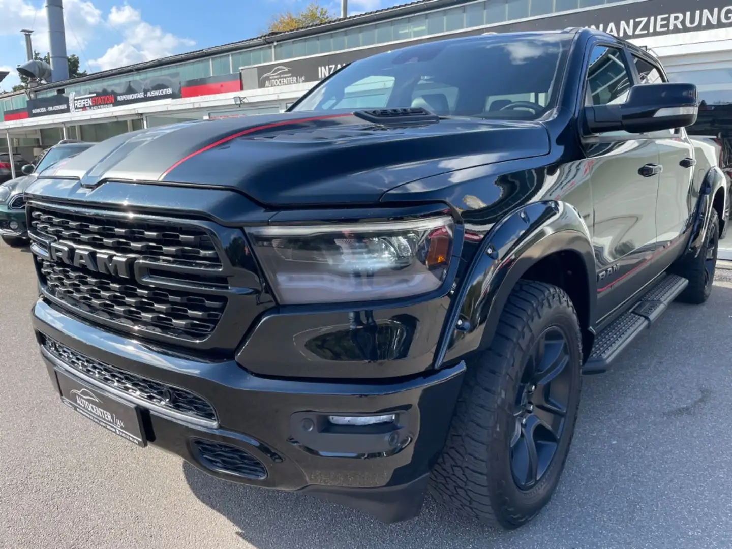 Dodge RAM 5,7 HEMI V8 4x4  NAVI HARMAN SPORT Schwarz - 1