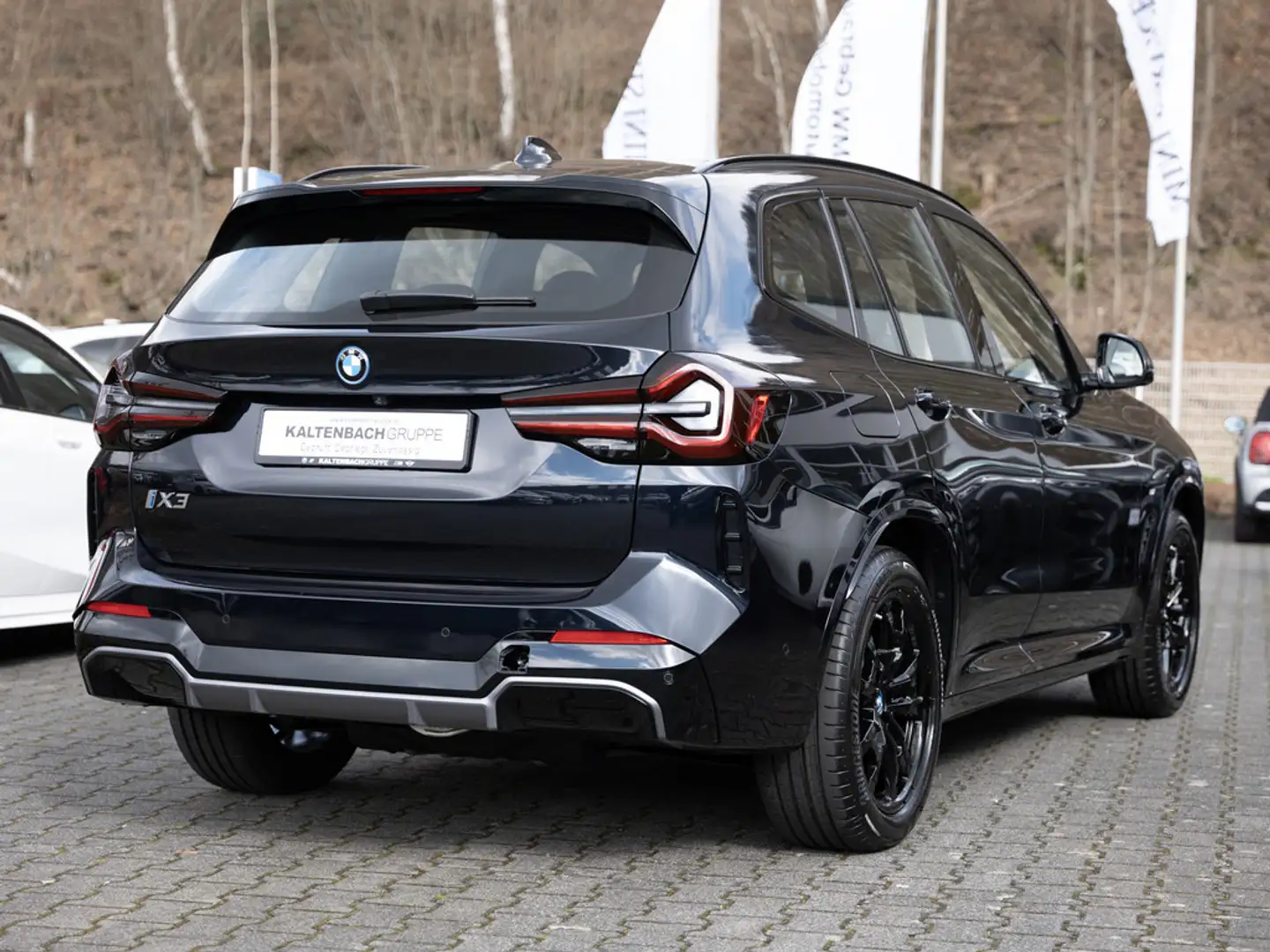 BMW iX3 Inspiring SHZ NAVI W-LAN ACC LED AHK PANO Black - 2