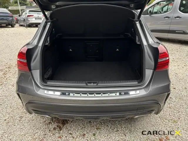 Mercedes-Benz Gla view 11