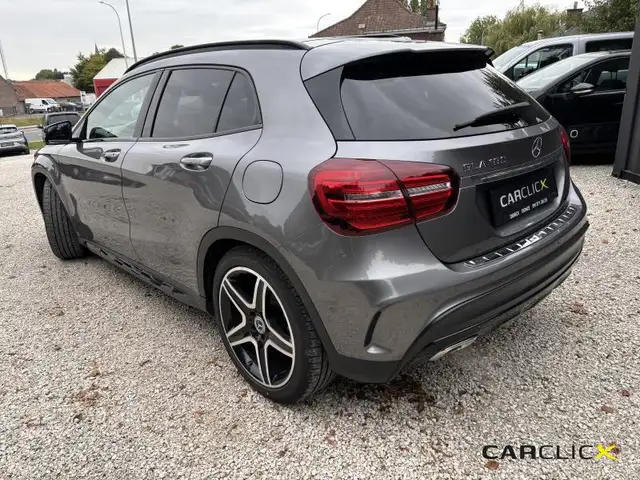 Mercedes-Benz Gla view 3