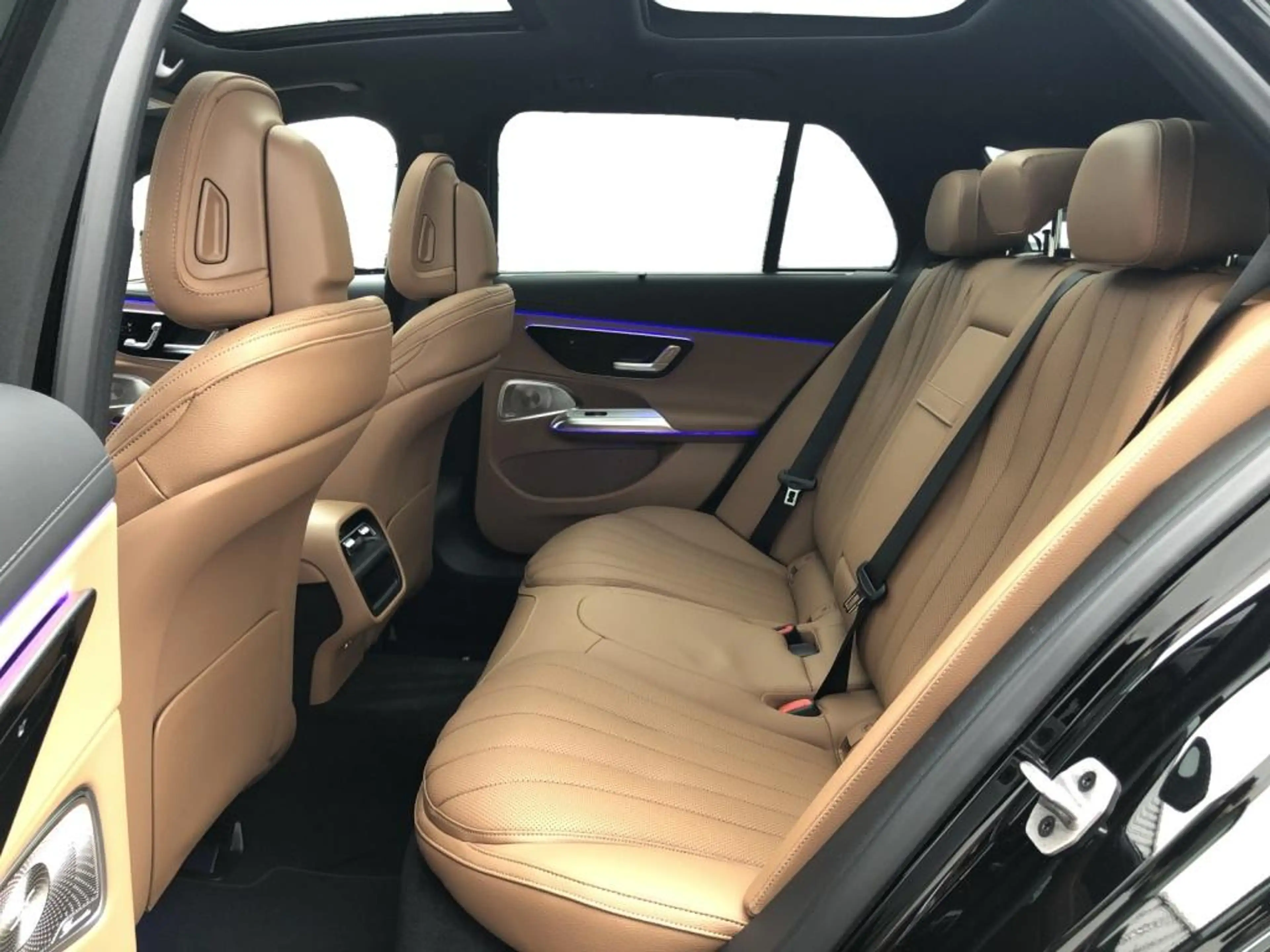 Mercedes-Benz E 450 d 4MATIC T-Modell AMG+MBUX+Burm+Night+AHK — photo 9