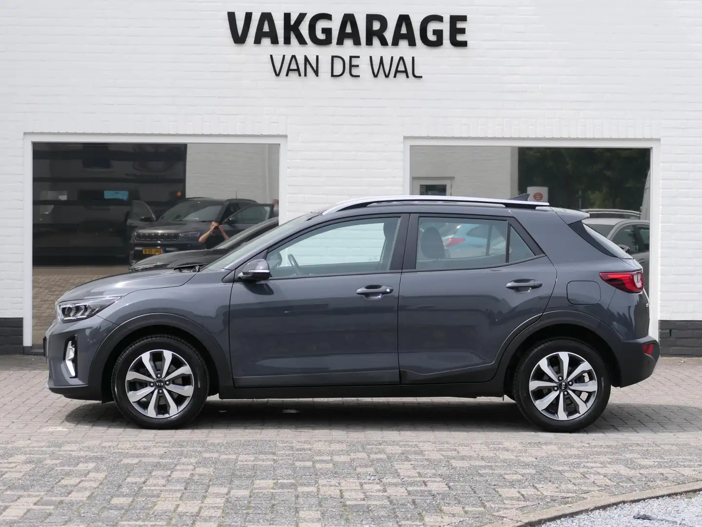 Kia Stonic 1.0 T-GDi MHEV DynamicPlusLine | Achteruitrijcamer Gris - 2