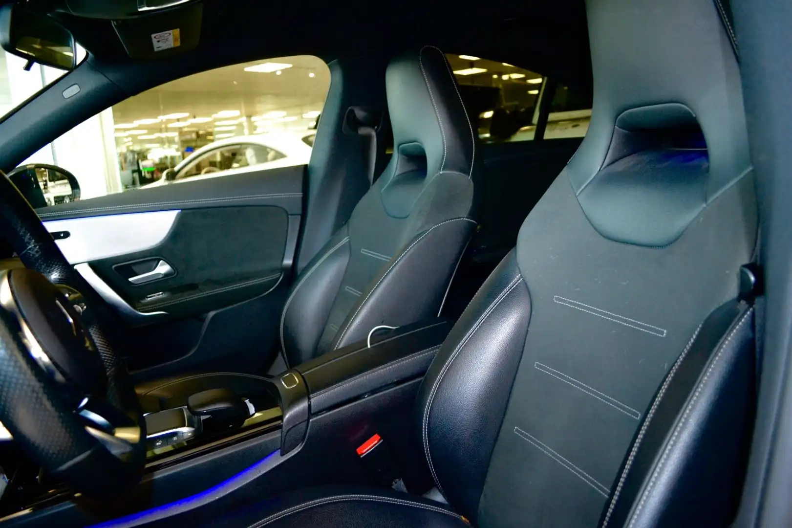 Mercedes-Benz CLA 250 e  Hybrid-( Benzin/ Elektro)Edition 2020 Schwarz - 2