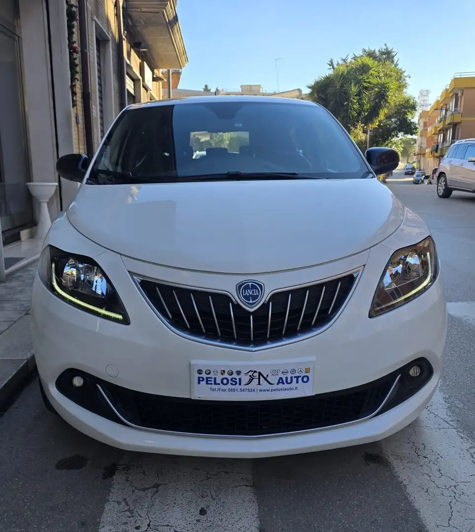 Lancia Ypsilon 1.0 FireFly 5 porte Hybrid Gold Bianco - 2