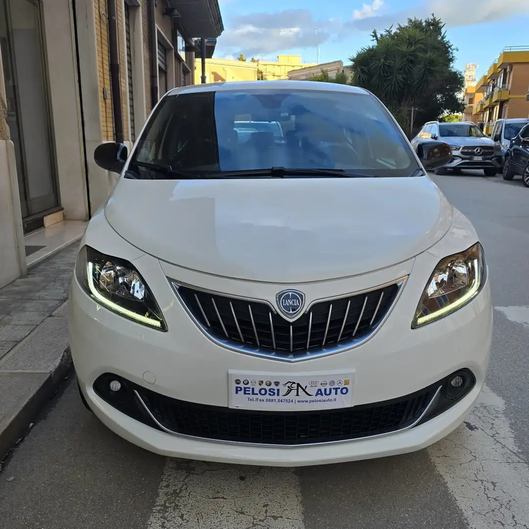 Lancia Ypsilon 1.0 FireFly 5 porte Hybrid Gold Bianco - 2
