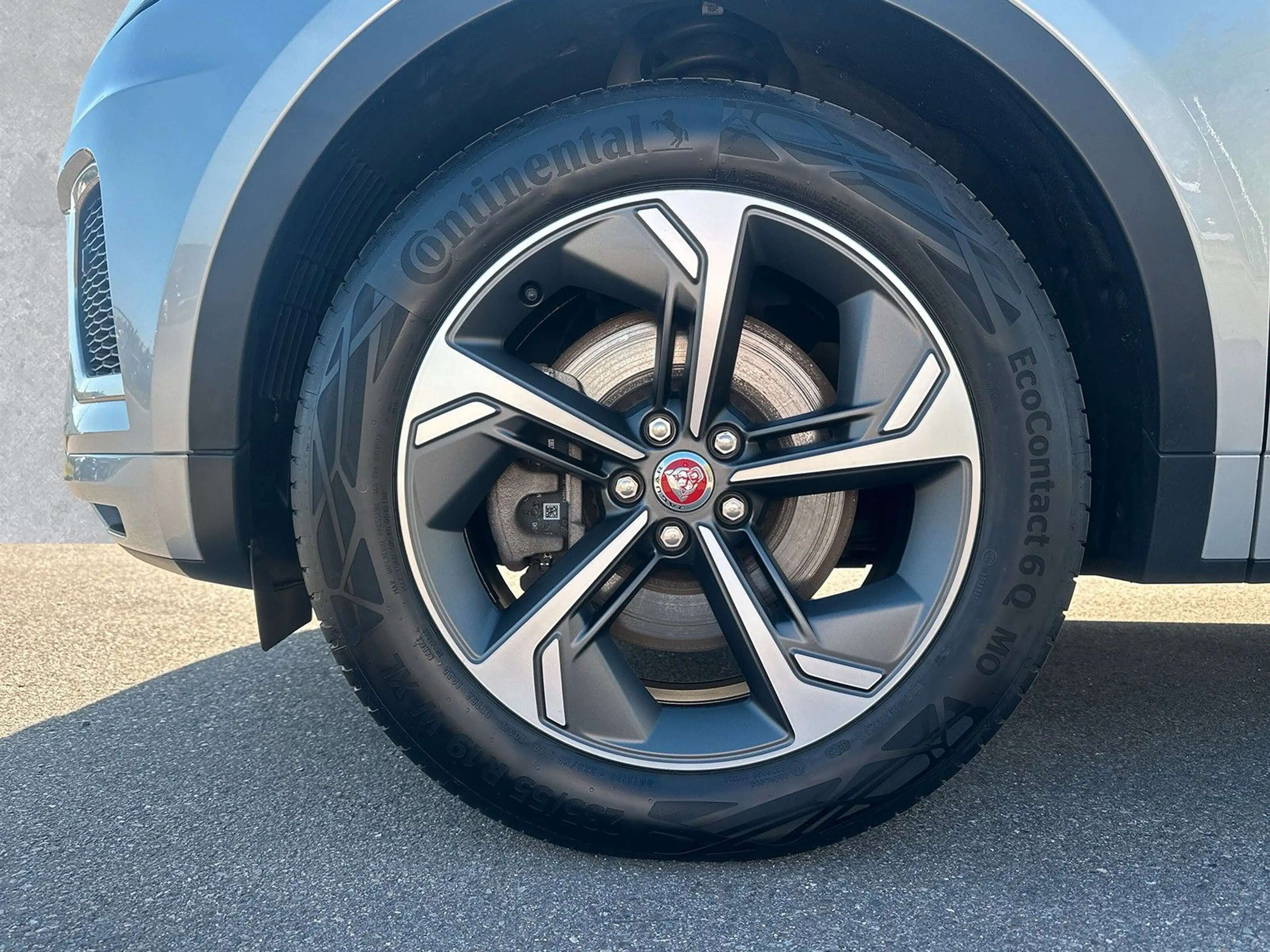 Jaguar E-Pace D200 AWD R-DYNAMIC SE AHK ACC LED — photo 9