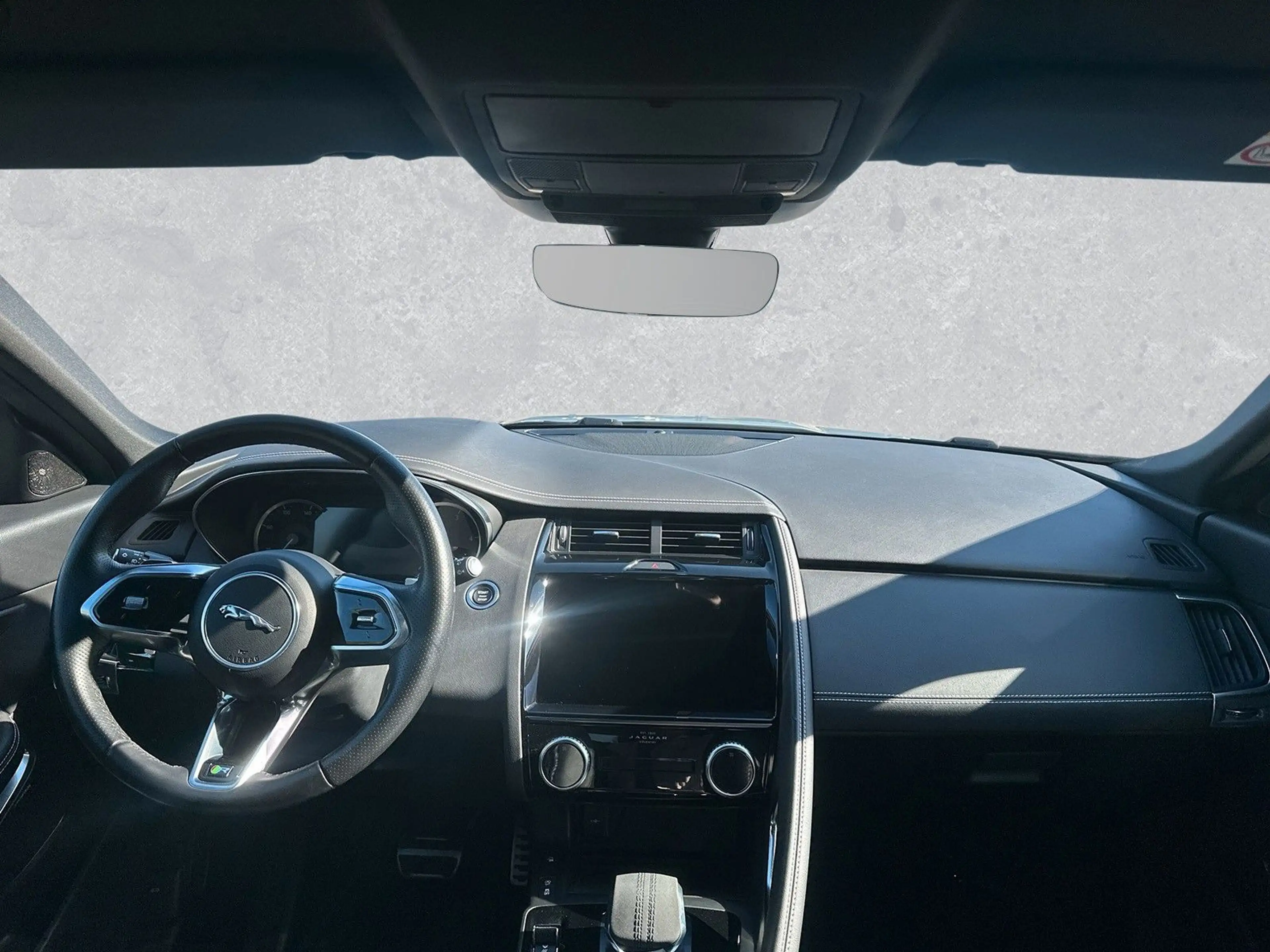 Jaguar E-Pace D200 AWD R-DYNAMIC SE AHK ACC LED — photo 4