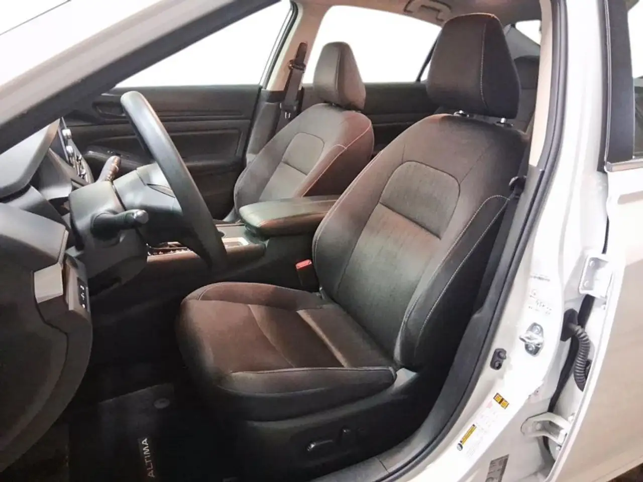 Nissan Altima снимка Nissan Altima