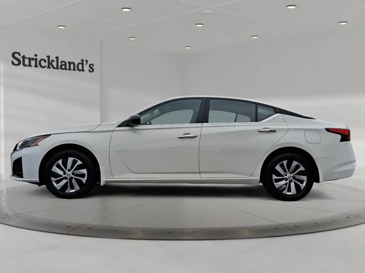 Nissan Altima снимка Nissan Altima