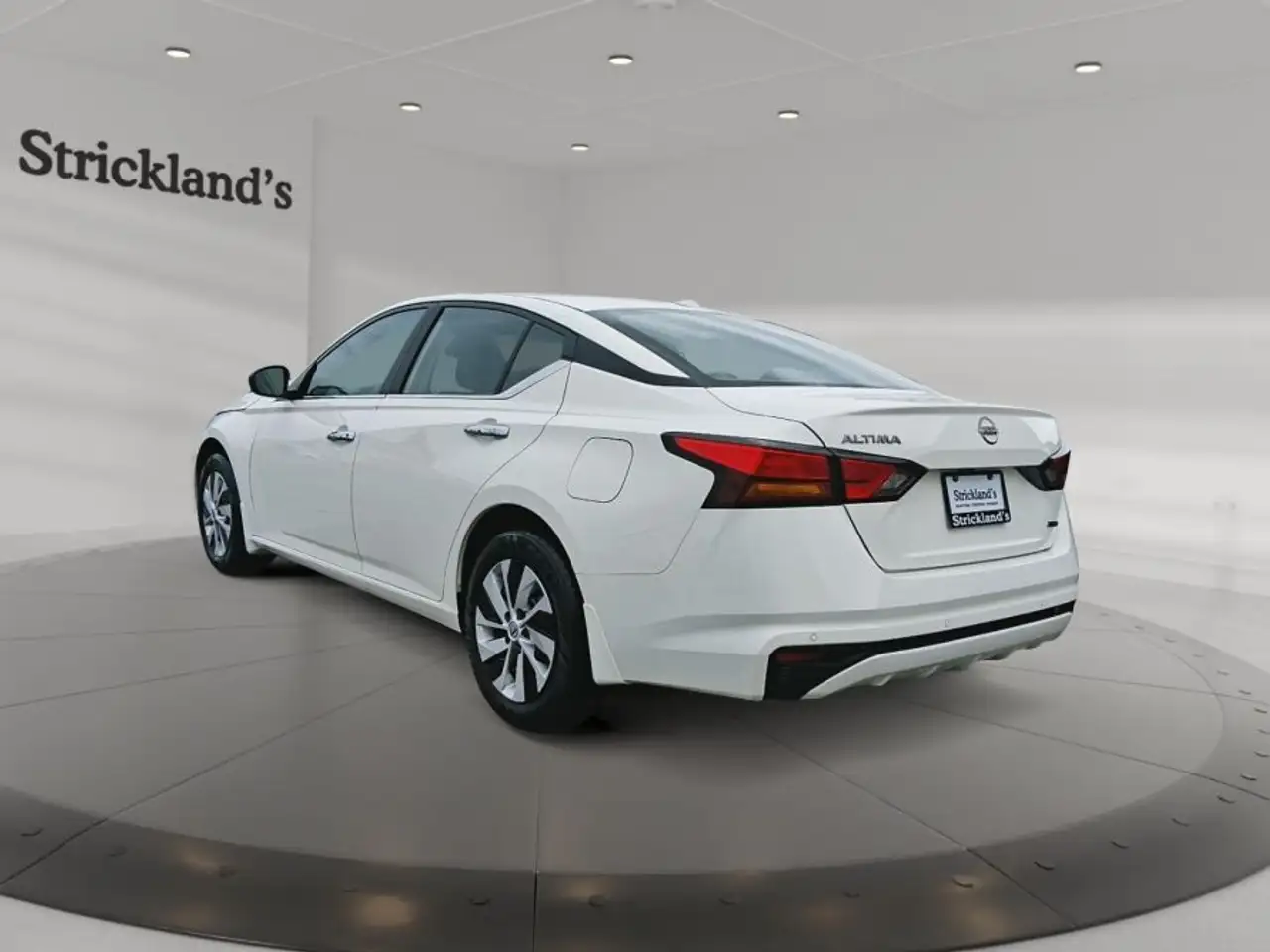 Nissan Altima снимка Nissan Altima