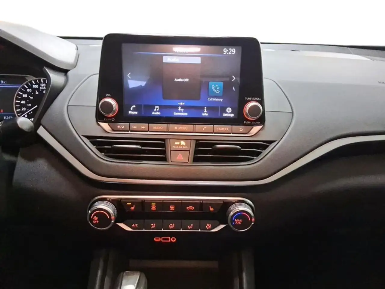 Nissan Altima снимка Nissan Altima