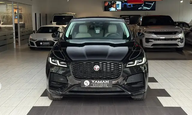 Jaguar F-Pace view 3
