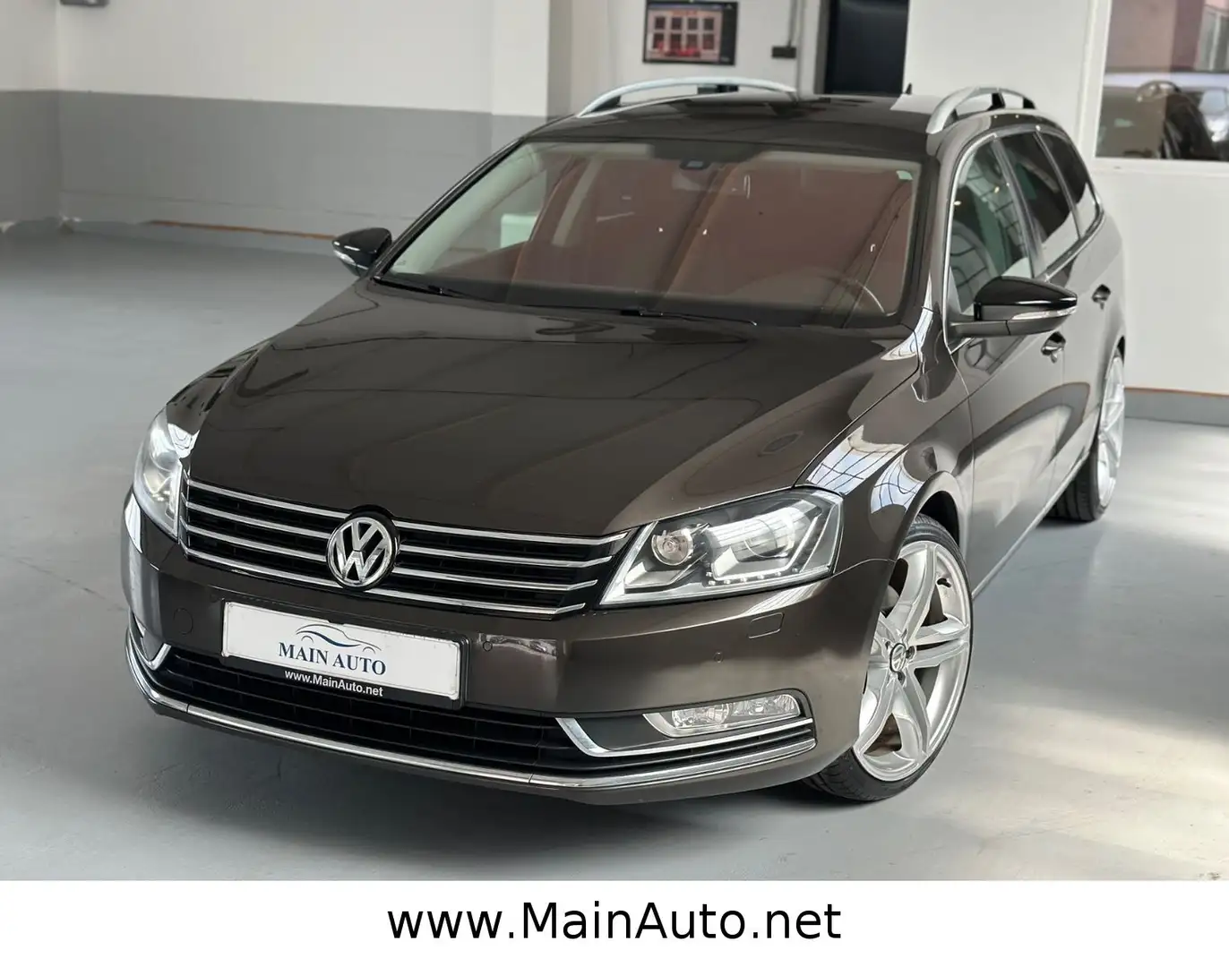 Volkswagen Passat Business Edition NAVI/Xenon/AHK/180°CAM Schwarz - 1