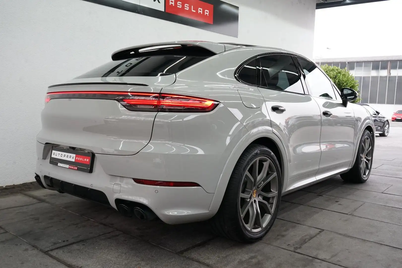 Porsche Cayenne Coupe E-Hybrid Platinum/Kreide/SportDesi Grigio - 2