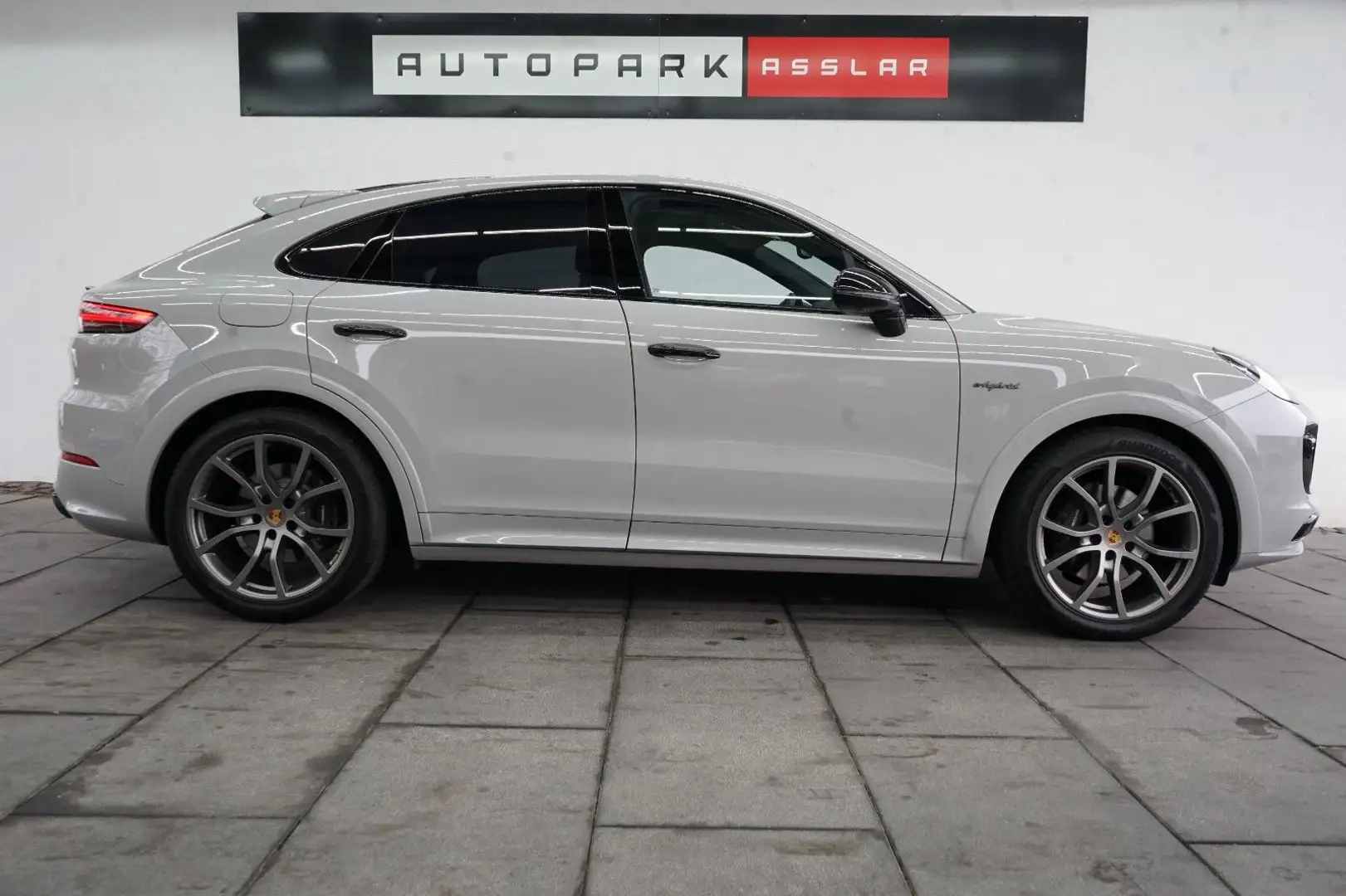 Porsche Cayenne Coupe E-Hybrid Platinum/Kreide/SportDesi Grigio - 1