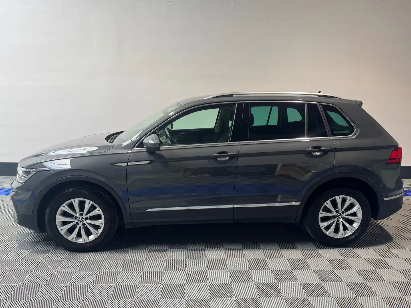 Volkswagen Tiguan Tiguan 1.5 TSI Life Business OPF DSG (EU6AP) Grijs - 2