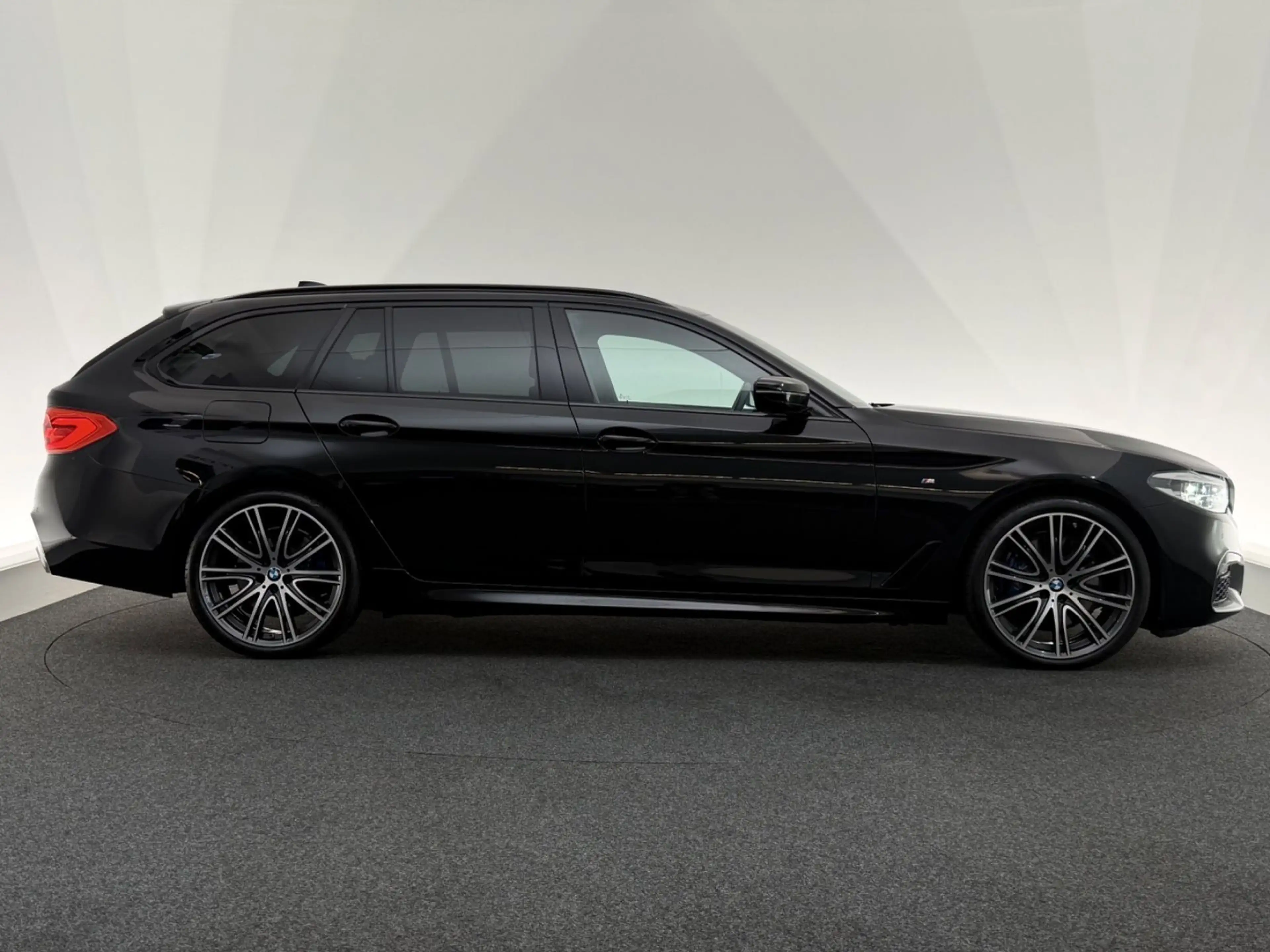 BMW 540 i Touring xDr*M SPORT*LED-R.KAM-HUD-SHZ-HiFi — photo 8