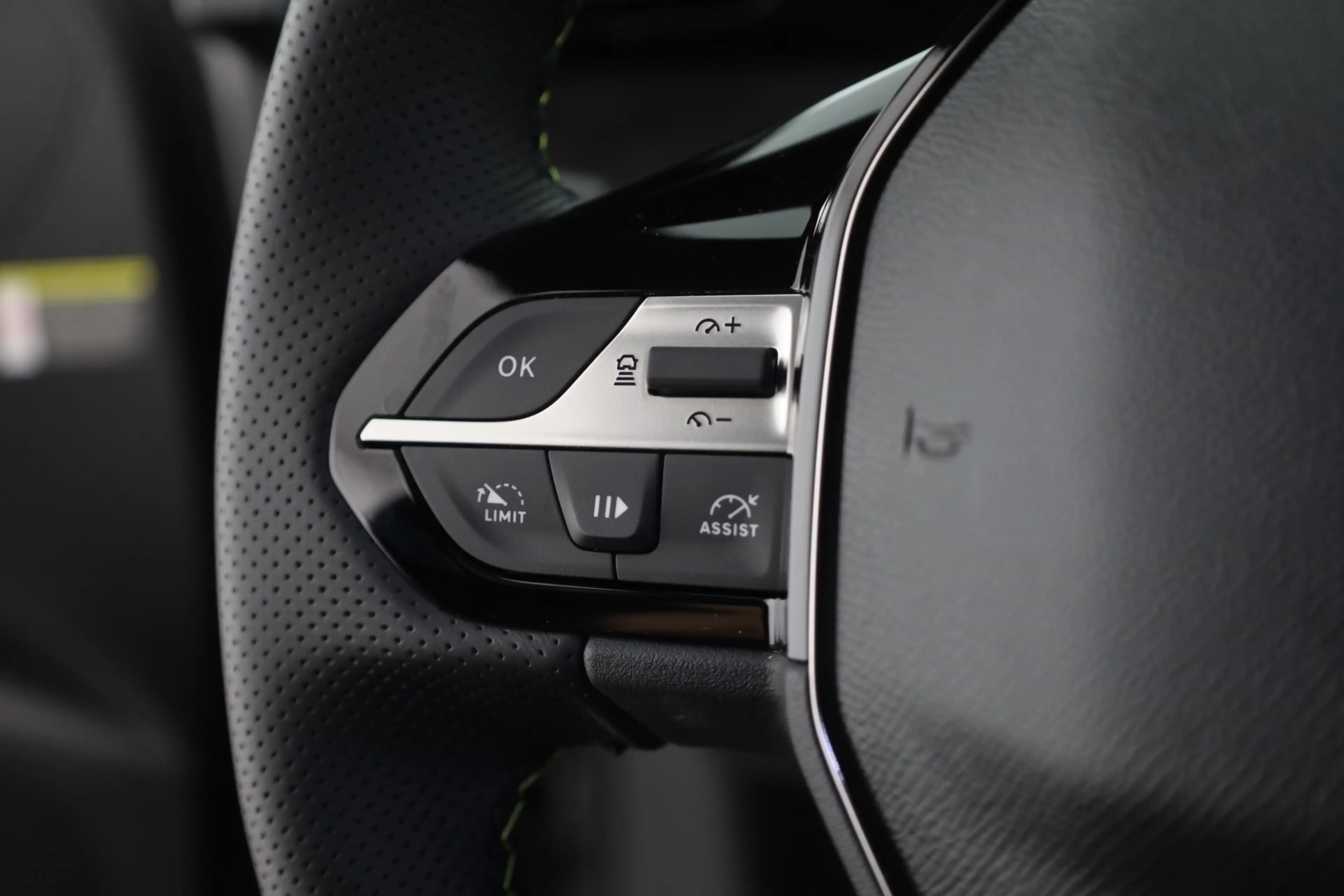 Peugeot 308 SW GT 1.5 Diesel 130 Matrix ACC Navi Kamera — photo 17