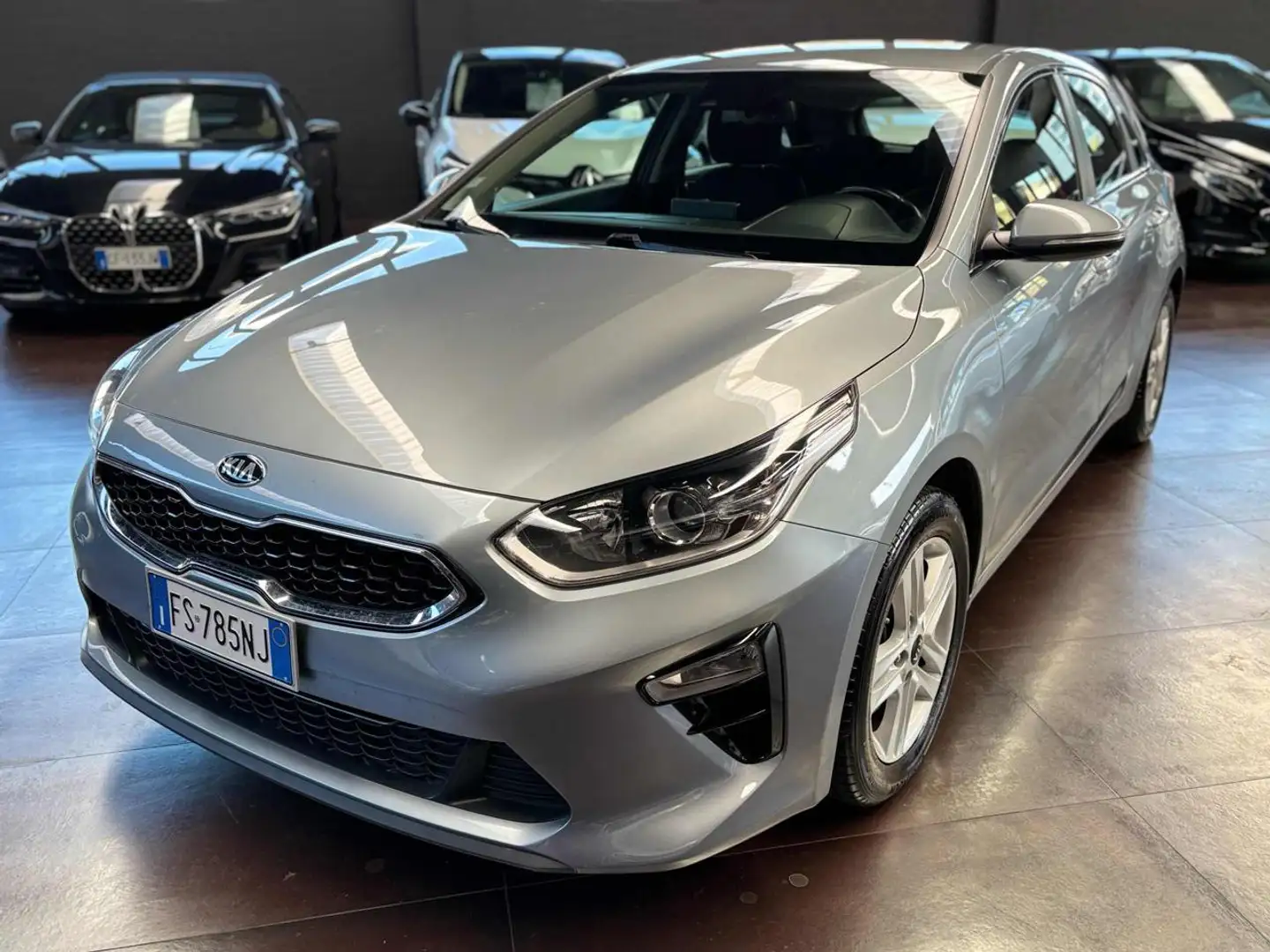 Kia Ceed / cee'd 1.4 MPi GPL 5p. Business Class Gris - 2