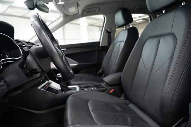 Audi Q3 view 10