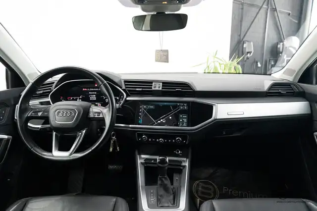 Audi Q3 view 19