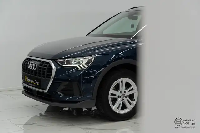 Audi Q3 view 12