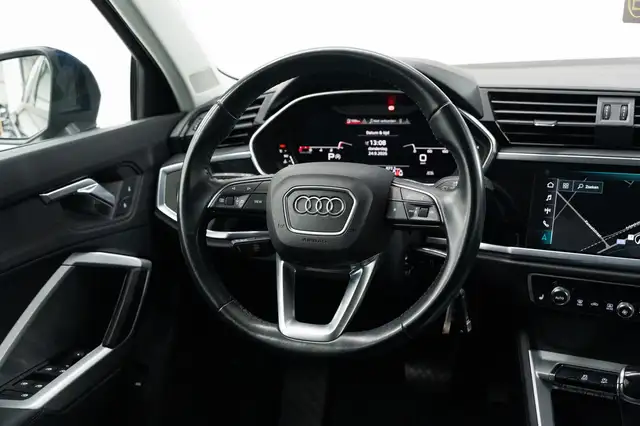 Audi Q3 view 20