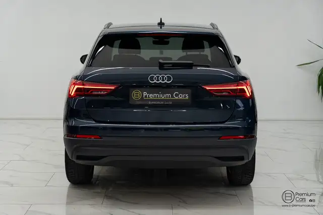 Audi Q3 view 15