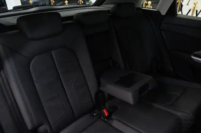 Audi Q3 view 26