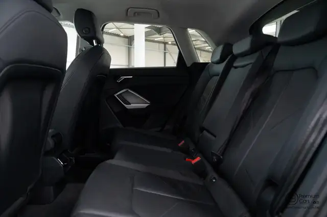 Audi Q3 view 18