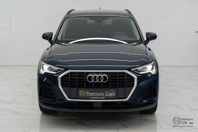 Audi Q3 view 4