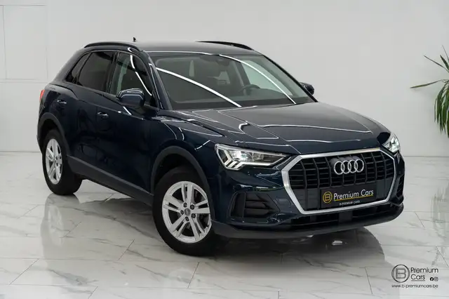 Audi Q3 view 7
